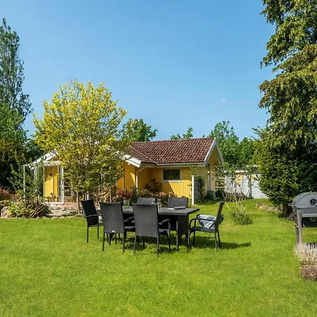 1 Bedroom Cozy In Holiday home *