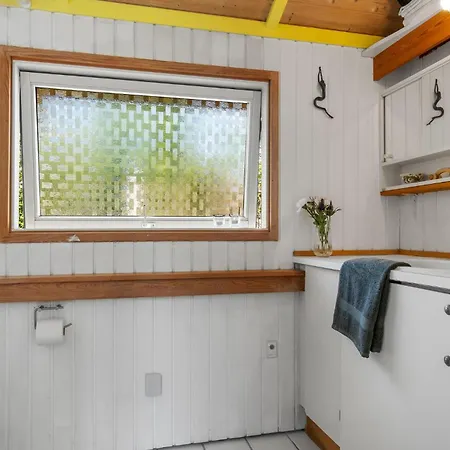 1 Bedroom Cozy In Holiday home